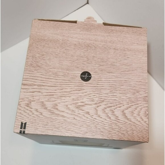 Sagaform Oak Cheese/Dessert Dome with Hand-Blown Glass Lid 7.5" by 7.5" - Picture 2 of 13